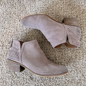 Susina Leather Bootie in Gray, Size 11 with Cutout Detail on Heel